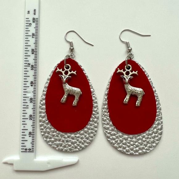 Christmas Reindeer charm faux leather earrings - Picture 5 of 7